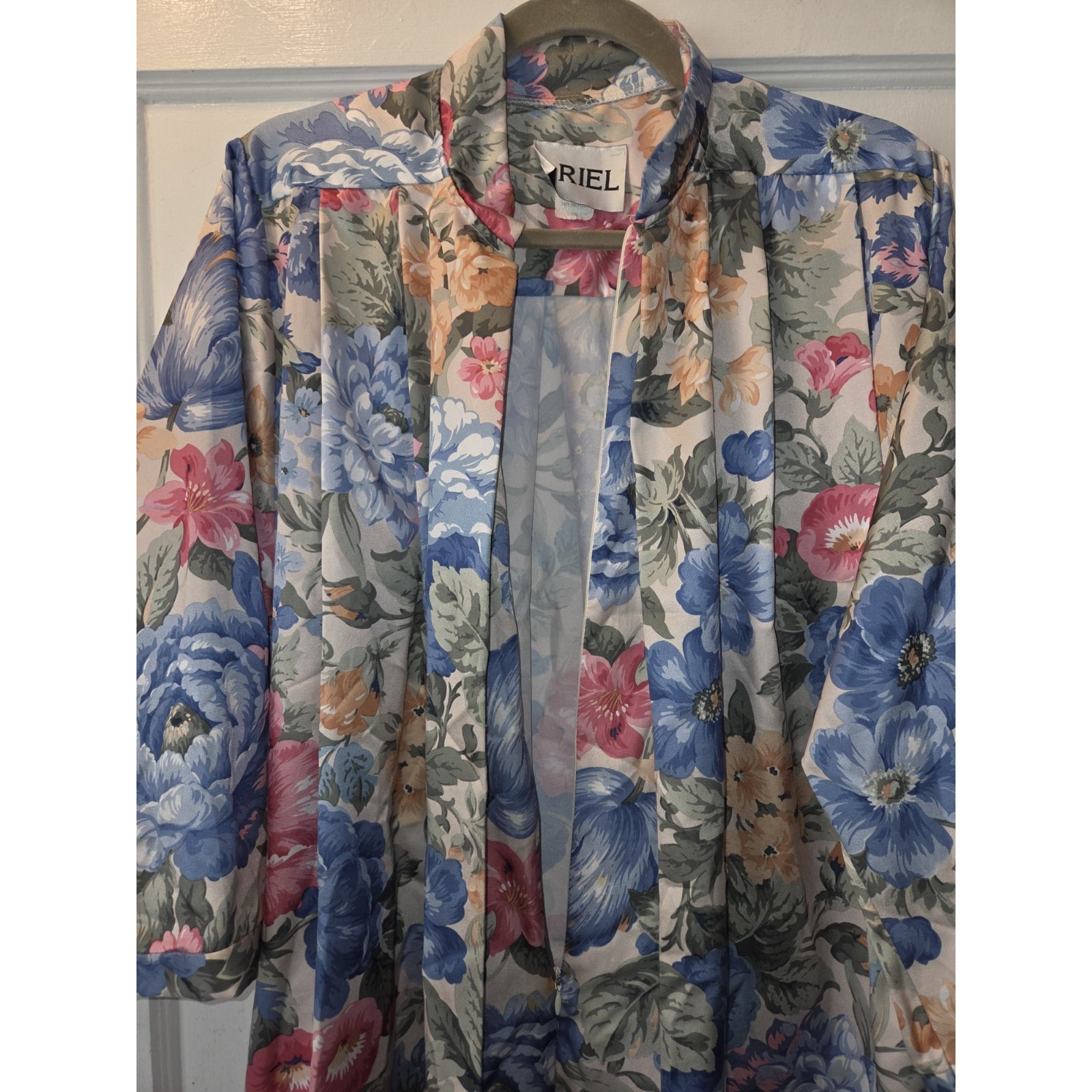 Vintage Ariel Housecoat Long Robe Floral Pink Blue Yellow Cream Zip. Small — image 6 of 6
